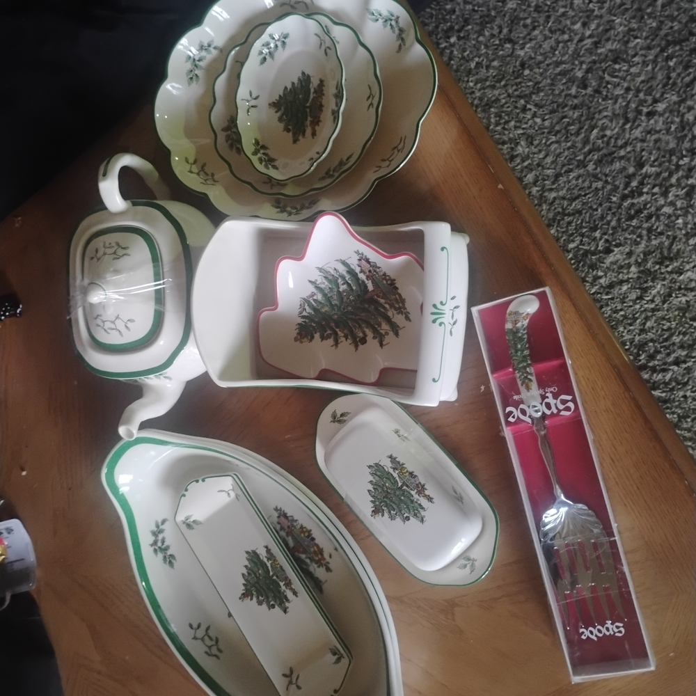 Spode Christmas Tree Dinnerware Set